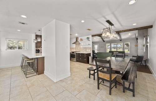 Columbus Other | 2 houses/5+bedrooms! Party Barn with games! Stocked Pond! On 5 acers-Sleeps 17