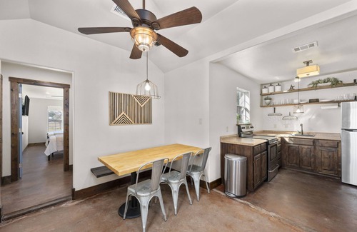 Columbus Other | 2 houses/5+bedrooms! Party Barn with games! Stocked Pond! On 5 acers-Sleeps 17