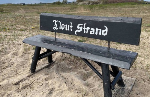 Flovt Strand Cabin | 2 Houses In One I Family Friendly I Kids I Sauna I Beach I Large Garden