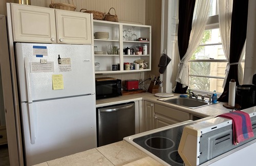 Charleston Historic District Apartment | 2 King Bedrooms/2 Bath in the Original Walled City. Access History within Steps