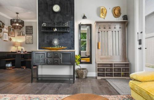 Orlando House | 2 King En Suite Fenced Yard Pet Friendly