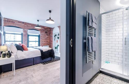 Leeds City Center Apartment | 2 King Size Beds in Manhattan styled Oversize Apartment