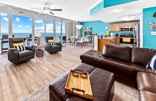 Gulf Shores Condo | 2 KING SUITES, PENTHOUSE LEVEL, 28' WALL OF WINDOWS, BEACH VIEW & 5-STAR REVIEWS