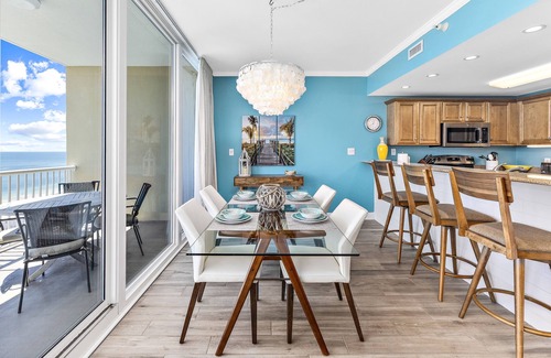 Gulf Shores Condo | 2 KING SUITES, PENTHOUSE LEVEL, 28' WALL OF WINDOWS, BEACH VIEW & 5-STAR REVIEWS