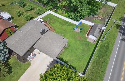 Mounds View House | 2 Kings 2 Queens, comfy, big fenced yard