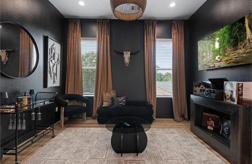 Northside Apartment | 2 Luxury Homes in 1 - Walk to Nightlife & Stadiums