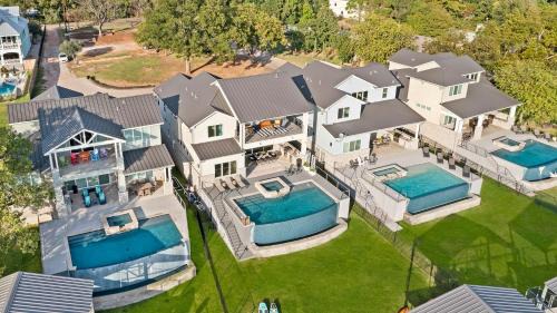 Kingsland House | 2 Luxury Waterfront Houses Side by Side