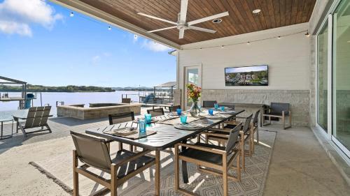 Kingsland House | 2 Luxury Waterfront Houses Side by Side