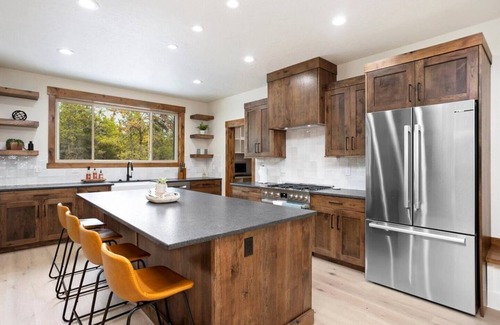 Donnelly Cabin | 2 Masters/Hot Tub/Minutes To Lake/Tamarack/FirePit