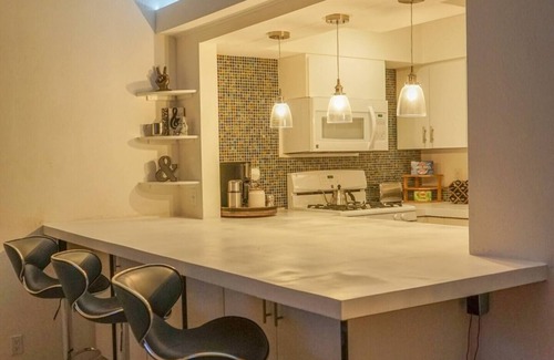 Indio House | 2 mi from Festivals, 2 Cozy King Beds, Wifi, Full Kitchen & Washer/Dryer!