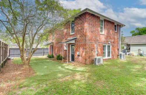 East Hill Apartment | 2 Mi to Dtwn Pensacola Dog-Friendly Apartment