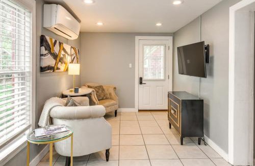 East Hill Apartment | 2 Mi to Dtwn Pensacola Dog-Friendly Apartment