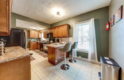 Joliet Apartment | 2 Mi to Dtwn: Spacious Apartment in Joliet