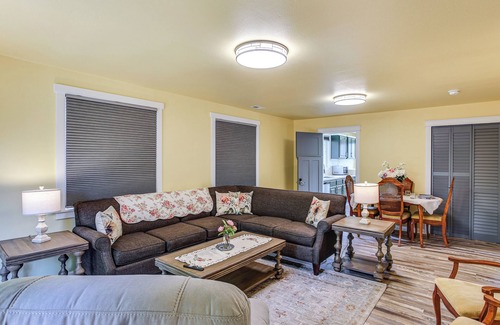 Hilltop House | 2 Mi to Dtwn Tacoma: Charming Home w/Deck & Yard!