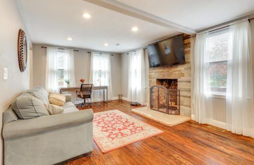 Foxboro House | 2 Mi to Gillette Stadium Foxborough Retreat!