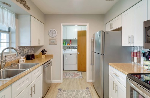 Taylor Creek House | 2 Mi to Lake Okeechobee: Waterfront Home w/Deck!