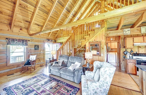 Vesta Cabin | 2 Mi to Mabry Mill: Mtn-View Cabin w/Porch!