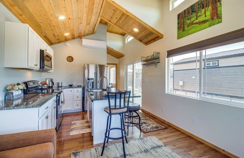 Pinetop-Lakeside House | 2 Mi to Rainbow Lake: Lovely Lakeside Tiny Home