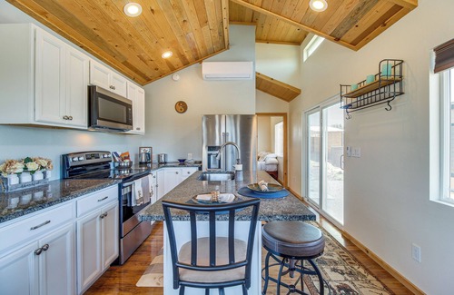 Pinetop-Lakeside House | 2 Mi to Rainbow Lake: Lovely Lakeside Tiny Home