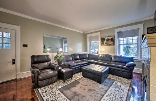 Reading House | 2 Mi to Reading Pagoda Spacious Home with Deck!