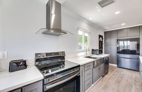 South Arroyo Cottage | 2 Mi to Rose Bowl Stadium: Mtn-view Gem w/Patio