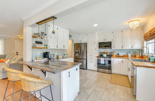Fort Walton Beach House | 2 Mi to Shore: Modern Retreat in Fort Walton Beach