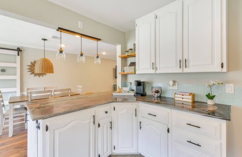 Fort Walton Beach House | 2 Mi to Shore: Modern Retreat in Fort Walton Beach
