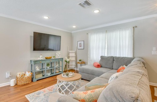 Fort Walton Beach House | 2 Mi to Shore Modern Retreat in Fort Walton Beach