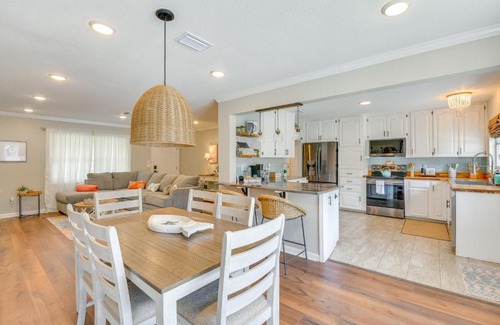 Fort Walton Beach House | 2 Mi to Shore Modern Retreat in Fort Walton Beach