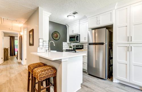 College Station House | 2 Mi to Texas AandM Pet-Friendly Duplex with Yard!