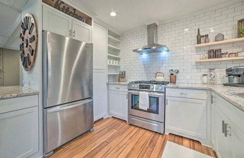 Birchwood Farms House | 2 Mi to Tunnel of Trees Home with Furnished Deck