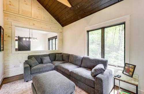 Boone House | 2 Mi to Tweetsie Railroad New Home with Hot Tub!