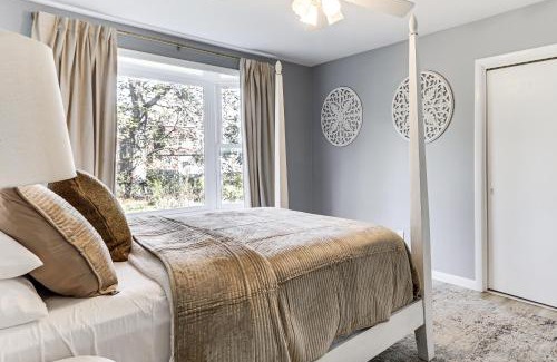 New London House | 2 Mi to USCG Academy! Convenient New London Home