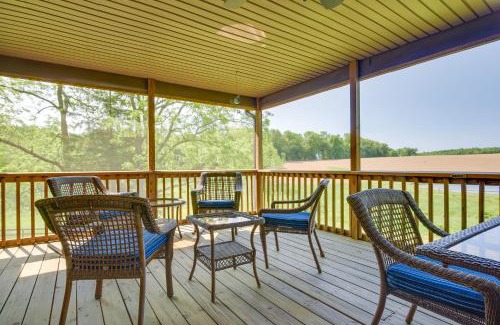 Stewartstown House | 2 Mi to Wineries Calm Cottage on 90 Acres with Barn