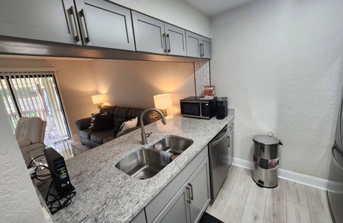 Tallahassee Apartment | 2 miles to FSU, TSC, and FAMU!