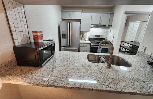 Tallahassee Apartment | 2 miles to FSU, TSC, and FAMU!