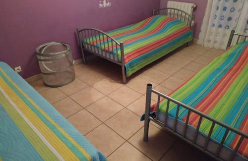 Vers-Pont-du-Gard Villa | 2 minutes from Pont du Gard Detached house with swimming pool not overlooked