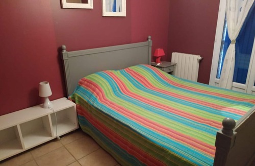 Vers-Pont-du-Gard Villa | 2 minutes from Pont du Gard Detached house with swimming pool not overlooked