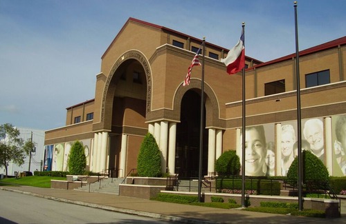 Texas Medical Center House | 2 Modern Units! with Outdoor Pool, Close to Houston Museum of Natural Science