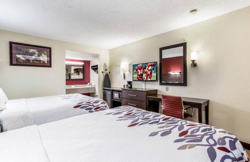 Allison Hotel | 2 Pet-friendly Units for Families Exploring Gallup - Free Parking, Breakfast