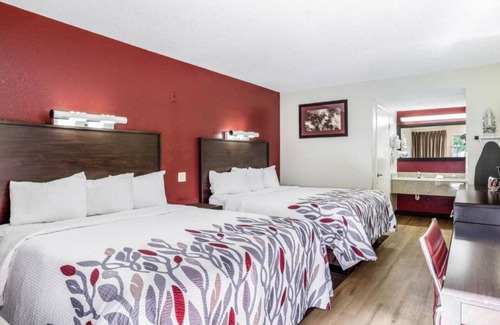 Allison Hotel | 2 Pet-friendly Units for Families Exploring Gallup - Free Parking, Breakfast