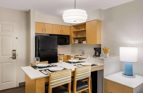Arrowood Hotel | 2 Pet-Loving Apartment-Style Suites – Shop Near Charlotte Premium Outlets