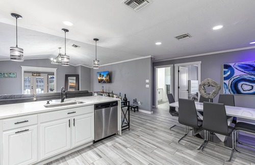 Naples Park House | 2 Pool homes located right next door to each other 7 total bedroom 4 total baths