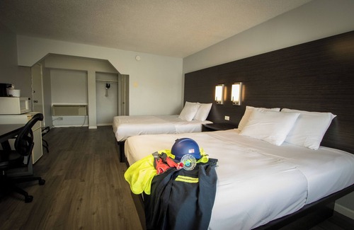 Henderson Hotel | 2 Queen Smoking No Pet