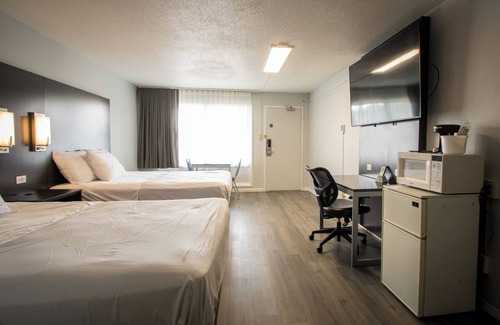 Henderson Hotel | 2 Queen Smoking No Pet