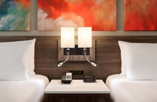 Florida Central Atlantic Coast Hotel | 2 Queen Suites w/Breakfast at Buena Vista, Minutes to SeaWorld Orlando!