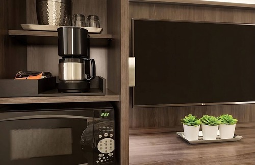 Florida Central Atlantic Coast Hotel | 2 Queen Suites w/Breakfast at Buena Vista, Minutes to SeaWorld Orlando!