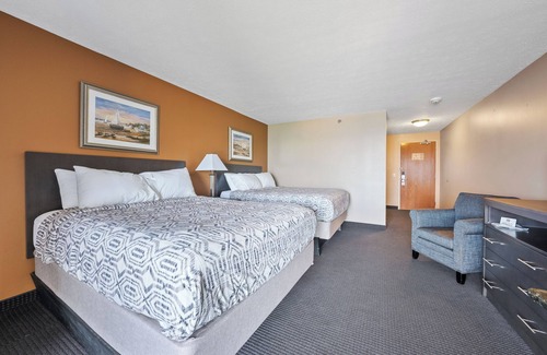 Put-in-Bay Hotel | 2 Queens and Lakeview at Put in Bay