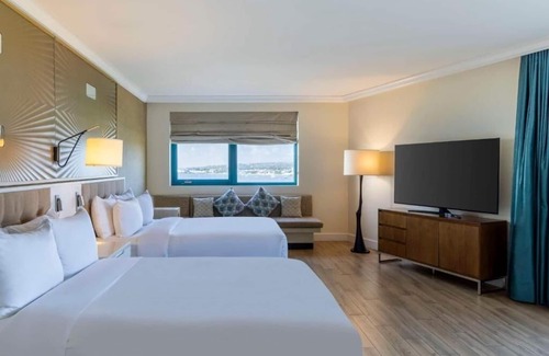 Garrison Historic Area Hotel | 2 Relaxing Beachfront Suites w/Hot Tub and Full-Service Spa Access