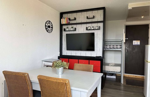 Saint-Pierre-la-Mer Apartment | 2-room apartment, pool, parking, near beach - St Pierre la Mer